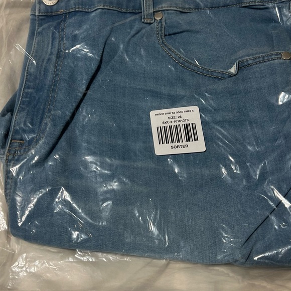 🆕NWT Torrid Midfit super skinny jeans - Picture 5 of 6